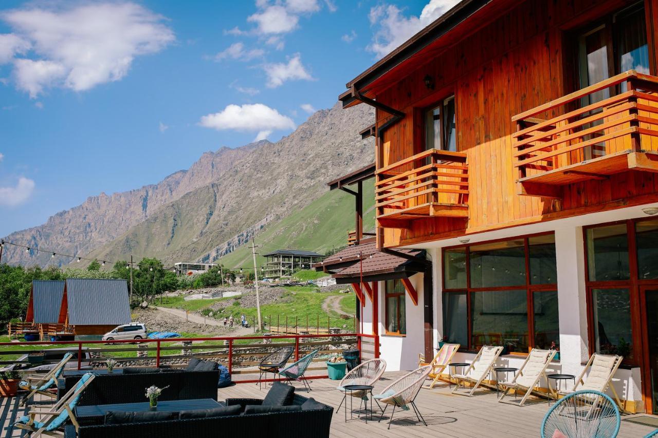 Alpenhaus Kazbegi Hotel & Restaurant Ngoại thất bức ảnh