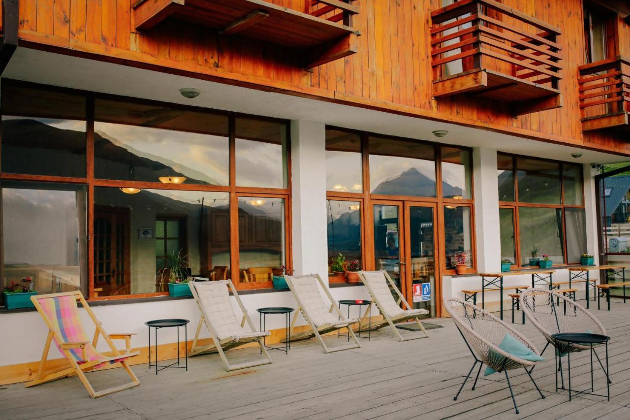 Alpenhaus Kazbegi Hotel & Restaurant Ngoại thất bức ảnh
