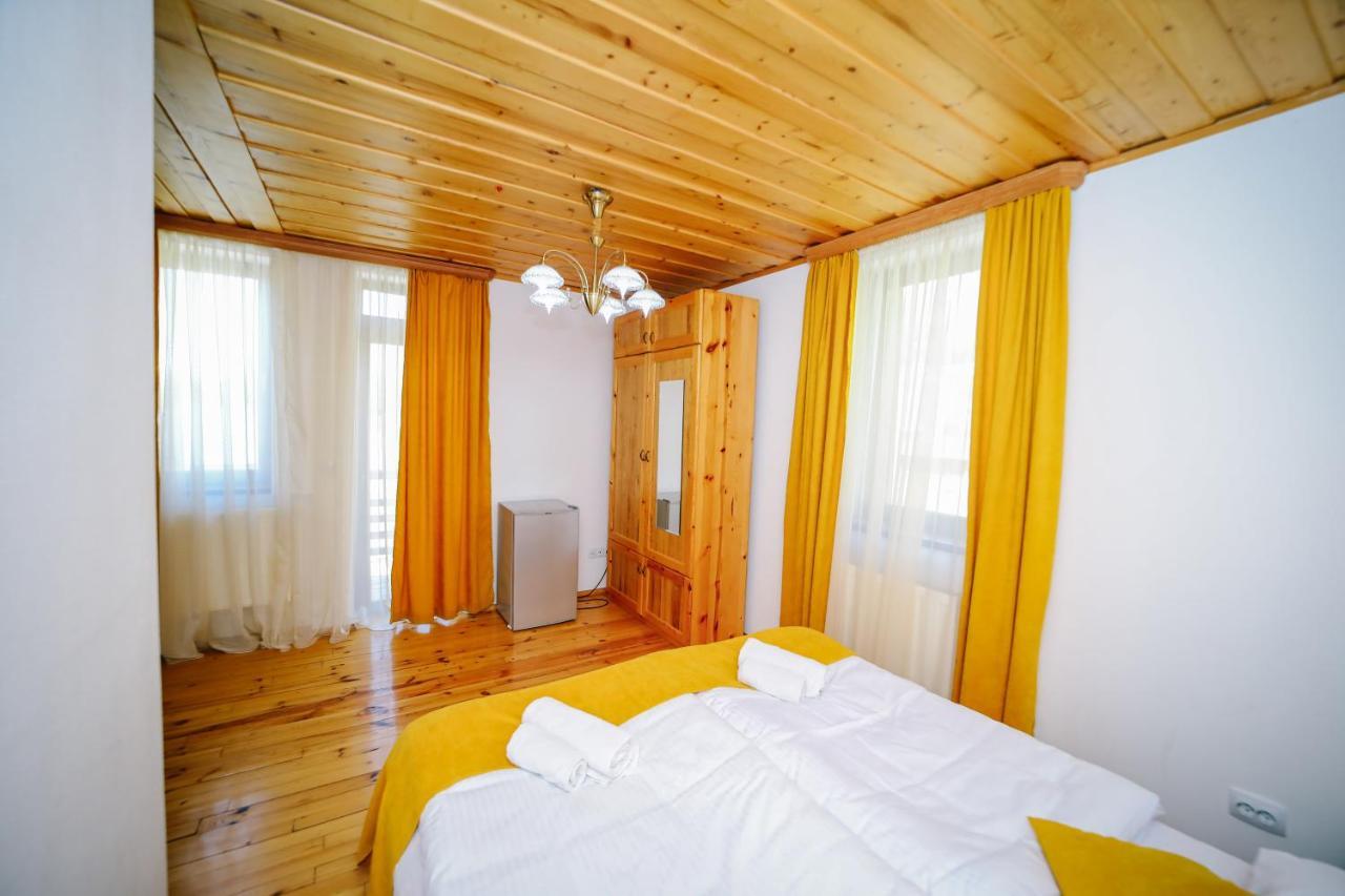 Alpenhaus Kazbegi Hotel & Restaurant Ngoại thất bức ảnh