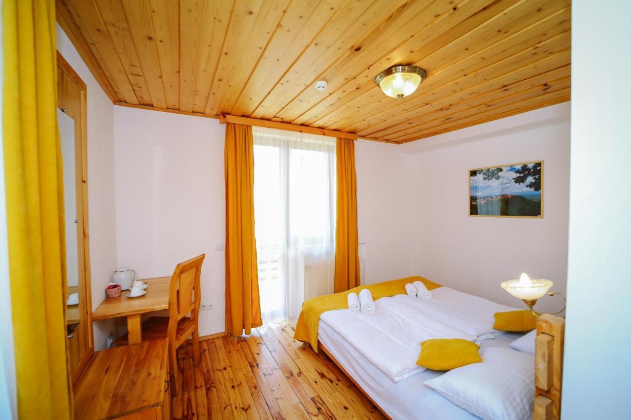 Alpenhaus Kazbegi Hotel & Restaurant Ngoại thất bức ảnh