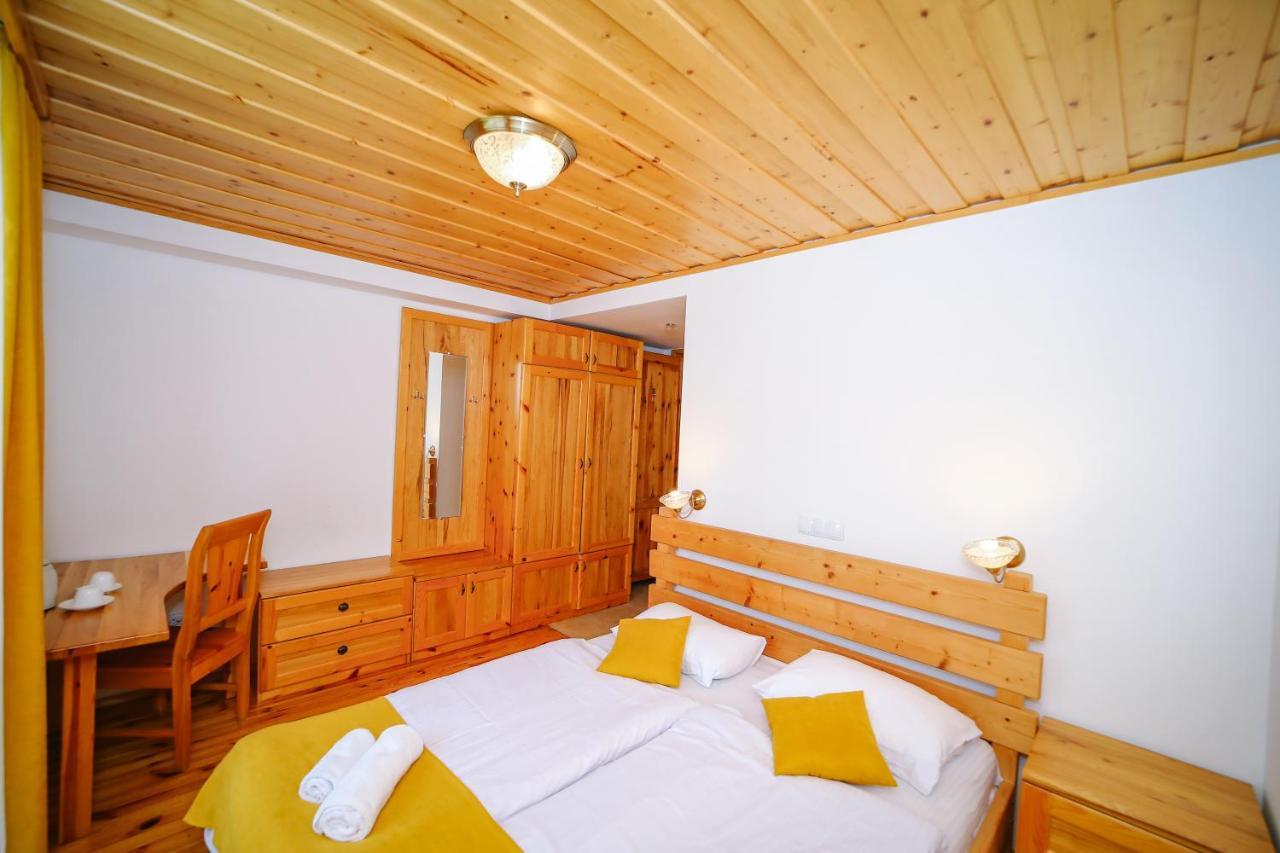 Alpenhaus Kazbegi Hotel & Restaurant Ngoại thất bức ảnh