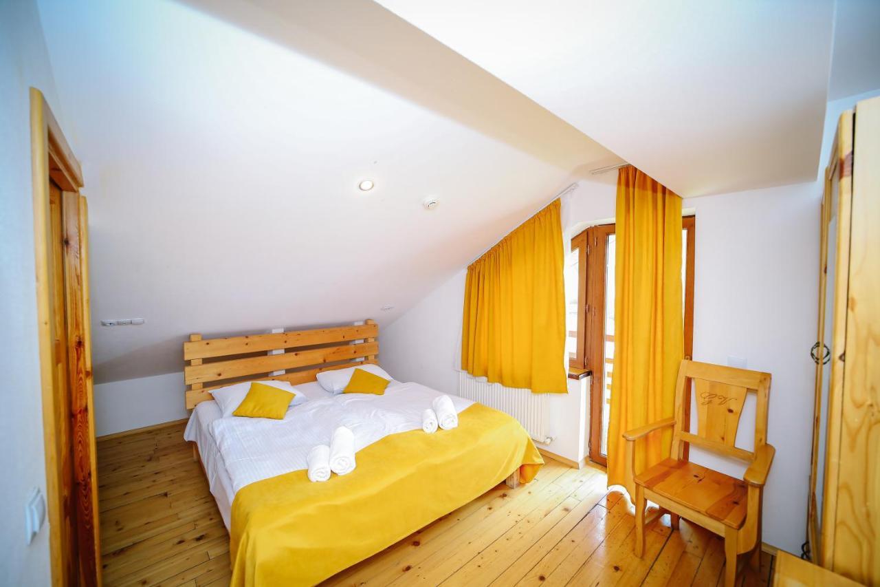 Alpenhaus Kazbegi Hotel & Restaurant Ngoại thất bức ảnh