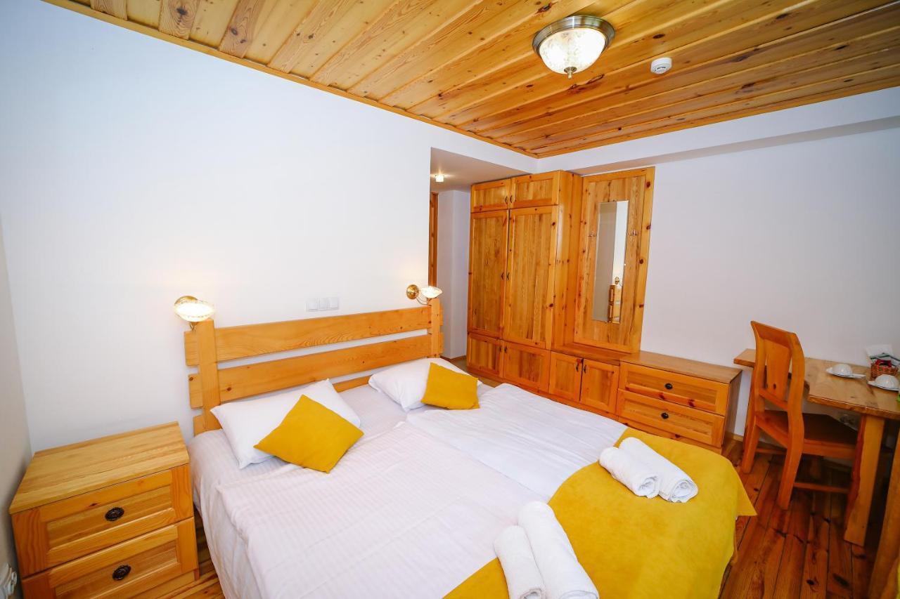 Alpenhaus Kazbegi Hotel & Restaurant Ngoại thất bức ảnh