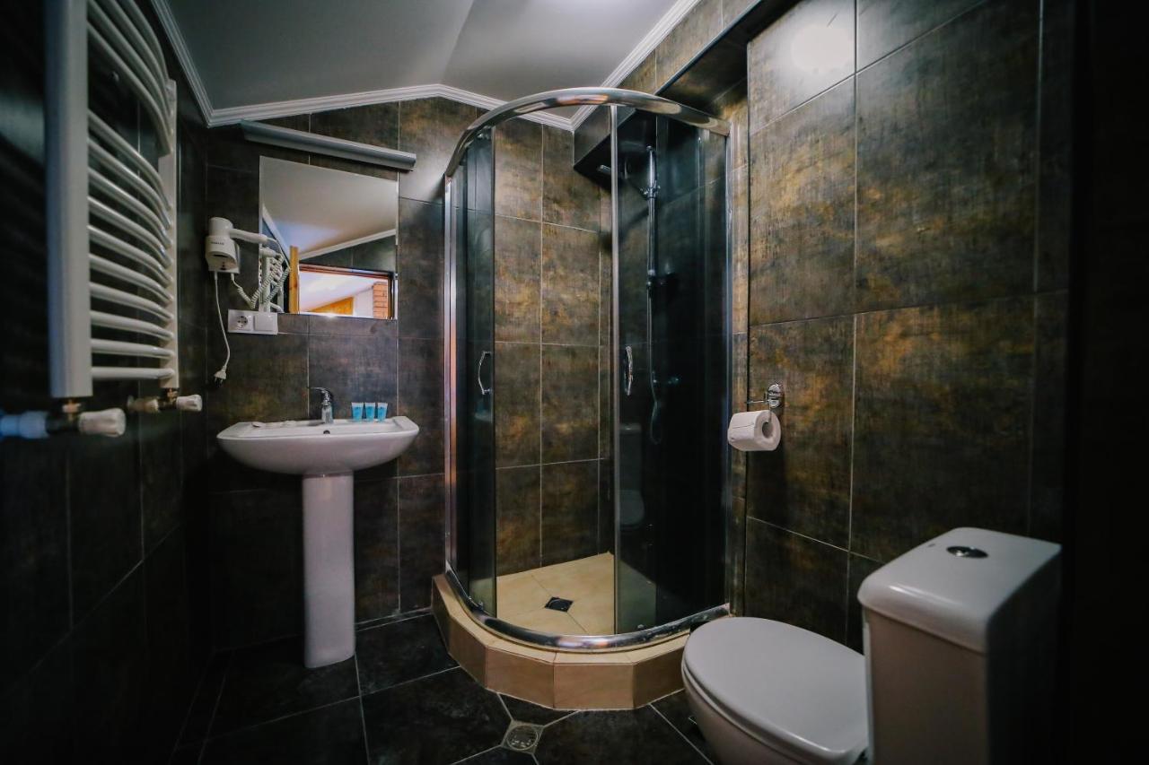 Alpenhaus Kazbegi Hotel & Restaurant Ngoại thất bức ảnh