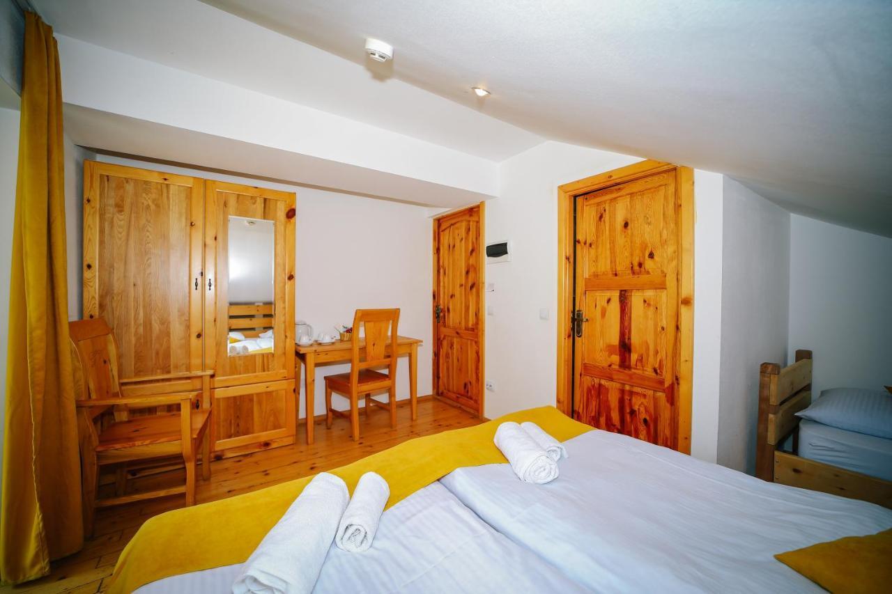 Alpenhaus Kazbegi Hotel & Restaurant Ngoại thất bức ảnh