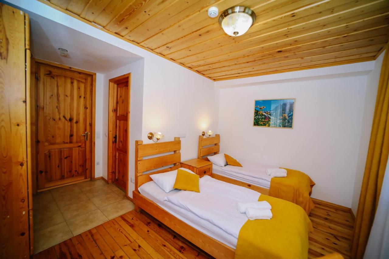 Alpenhaus Kazbegi Hotel & Restaurant Ngoại thất bức ảnh